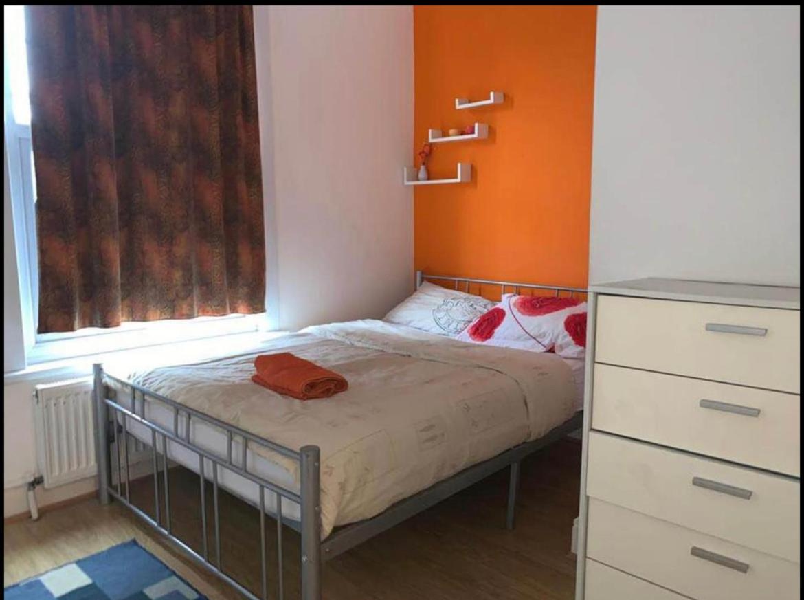 03 Bedroom Apartment-self Check In Leilighet London