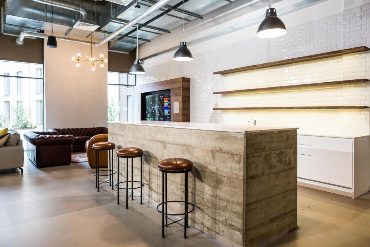 Contemporary At Chapter White In