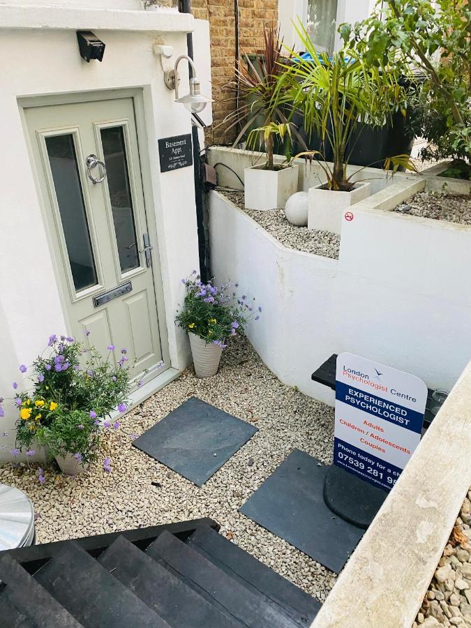 Apartment Stunning, Stylish Garden Flat In The Heart Of Wimbledon London