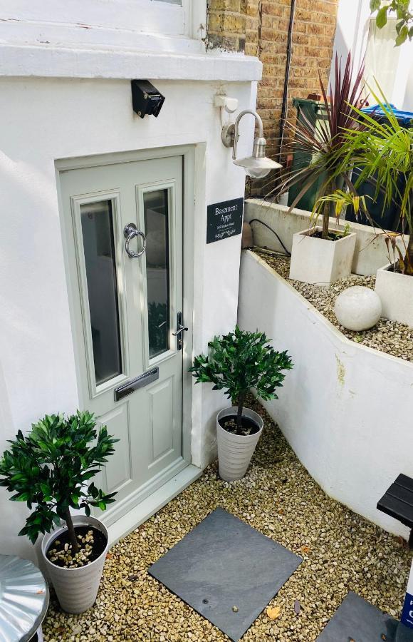 Apartment Stunning, Stylish Garden Flat In The Heart Of Wimbledon *