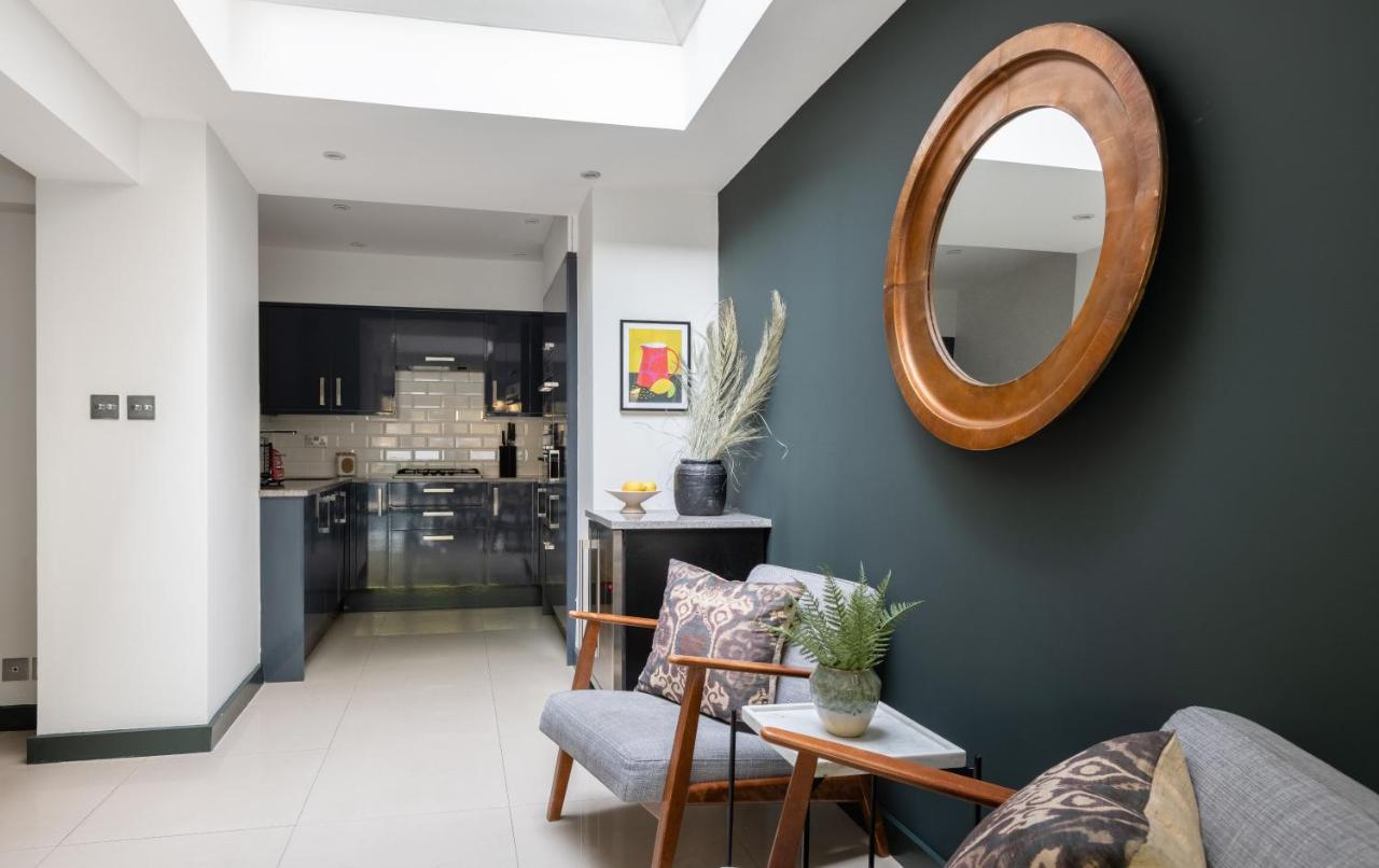 The Heart Of Shepherds Bush - Modern 2bdr With Garden Apartment London