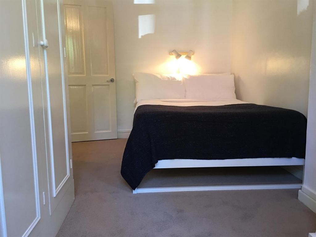 Marble Effra Court * London