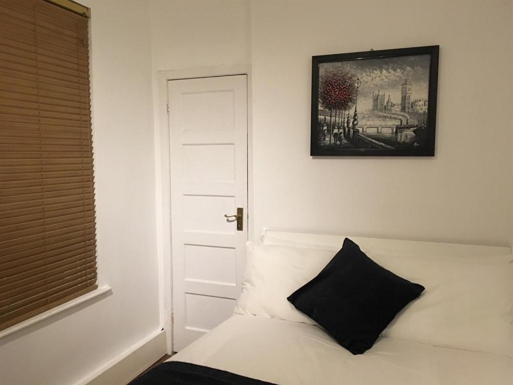Marble Effra Court * London