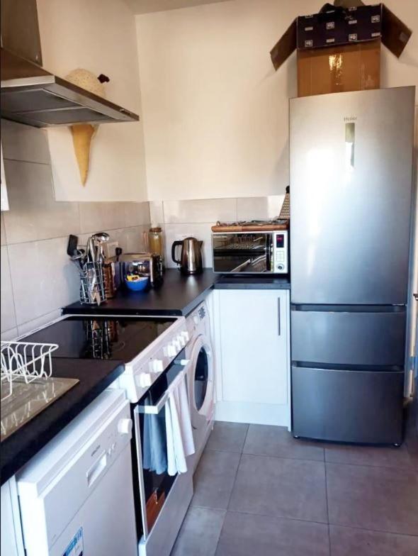 Apartment Stylish 2-bed Flat, Quick Access To Sights London