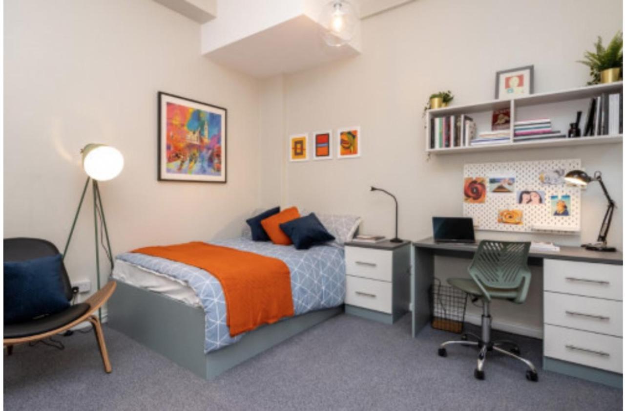 Modern And Studio, Westminster - Sk * Londen
