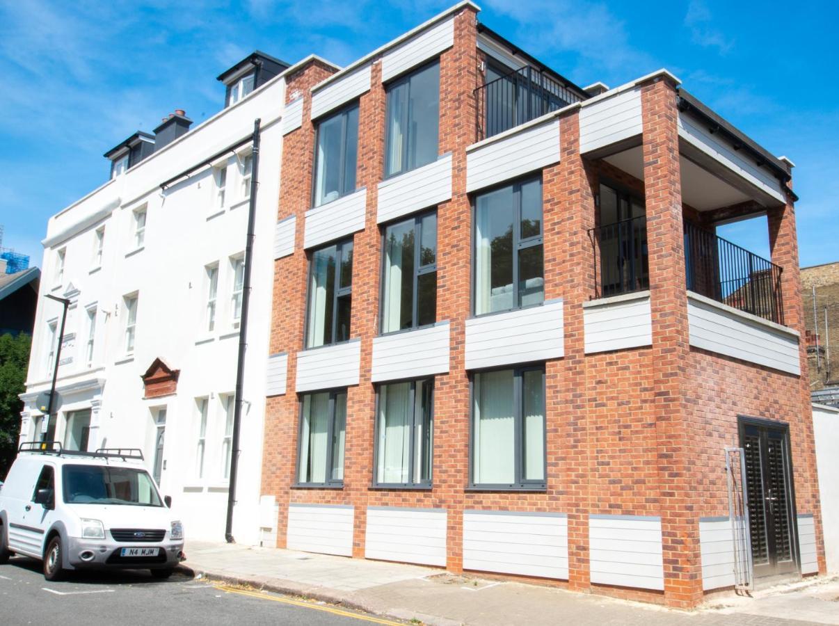 Charles Hope Kew Bridge Apartment