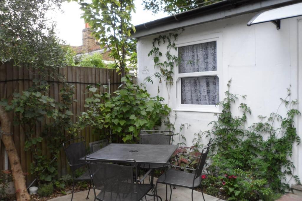 Bubblesbnb- Lovely 1 Bedroom Studio Flat Apartment London