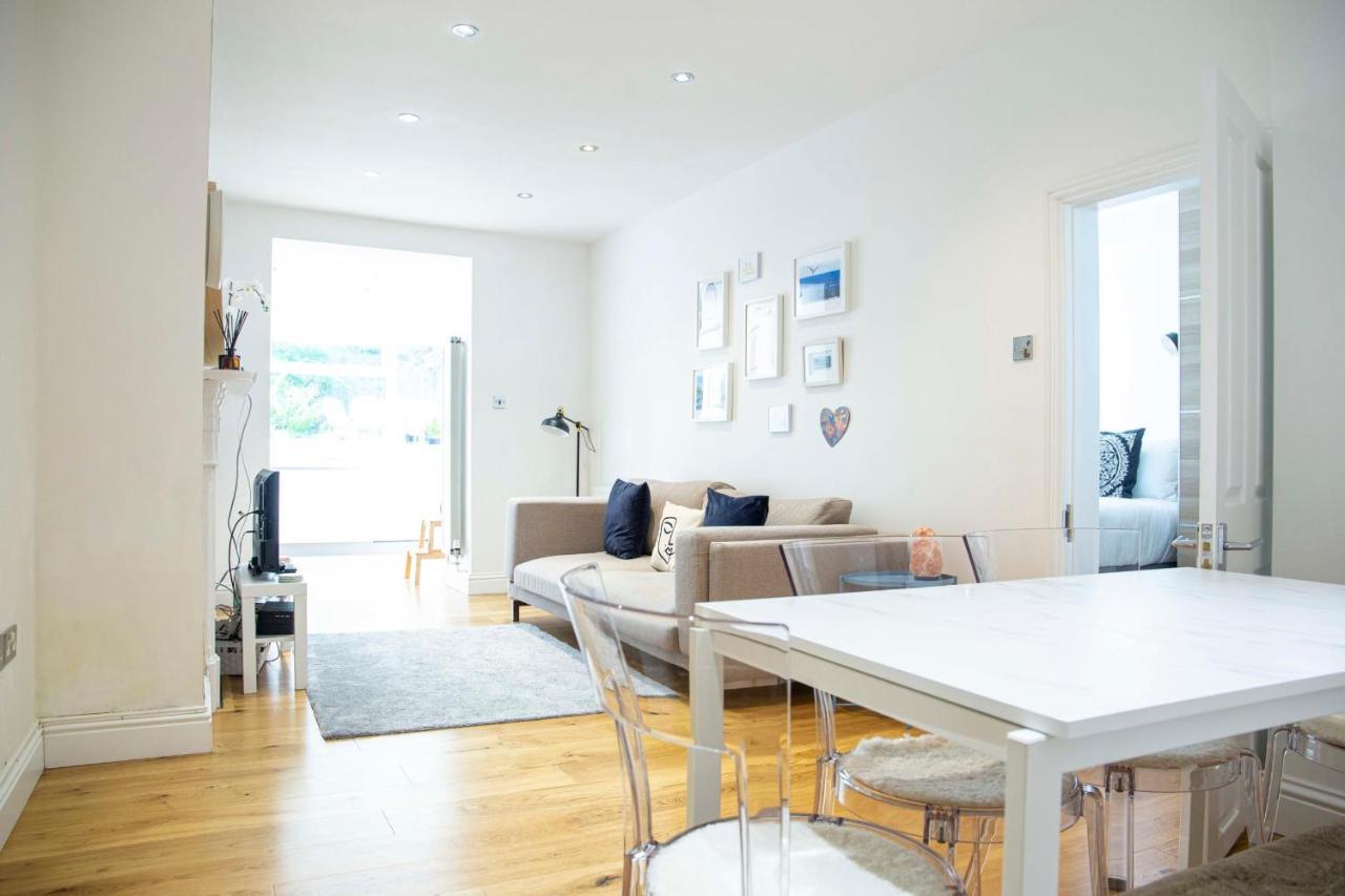 Bright Chelsea Garden Nest Apartment London