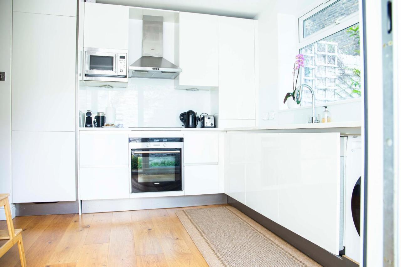 Bright Chelsea Garden Nest * London