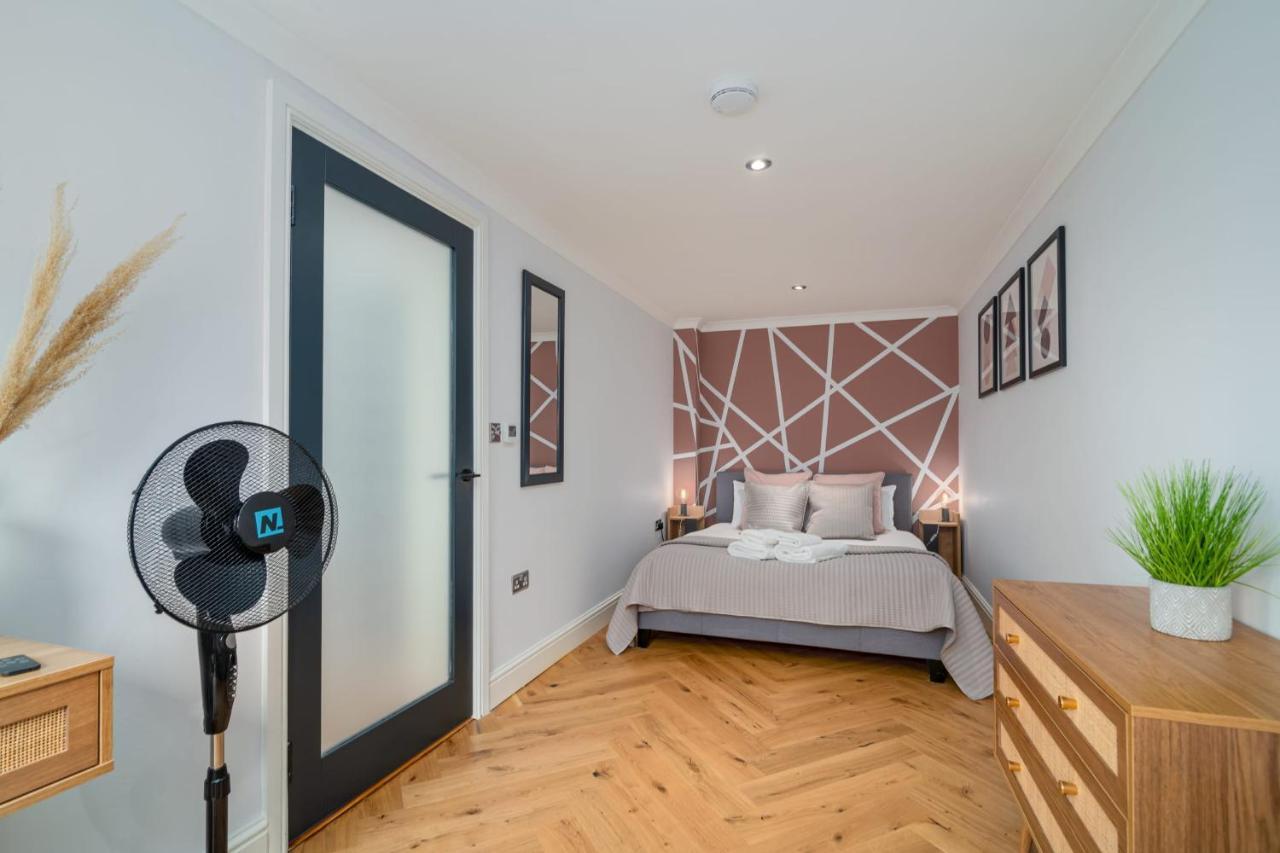 Guestready - Unique Near Wimbledon With Gorgeous Deck And Parking Vakantiehuis *