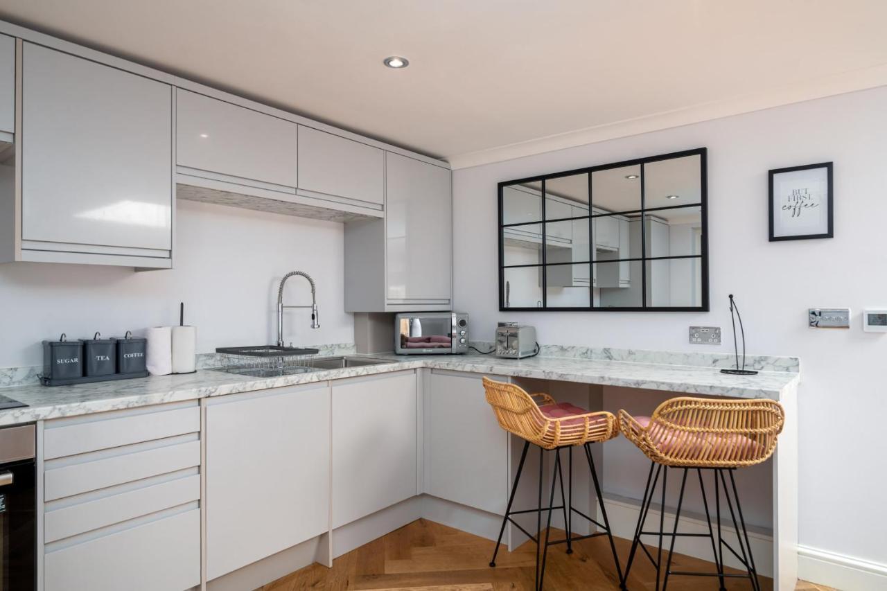 Vakantiehuis Guestready - Unique Near Wimbledon With Gorgeous Deck And Parking Londen