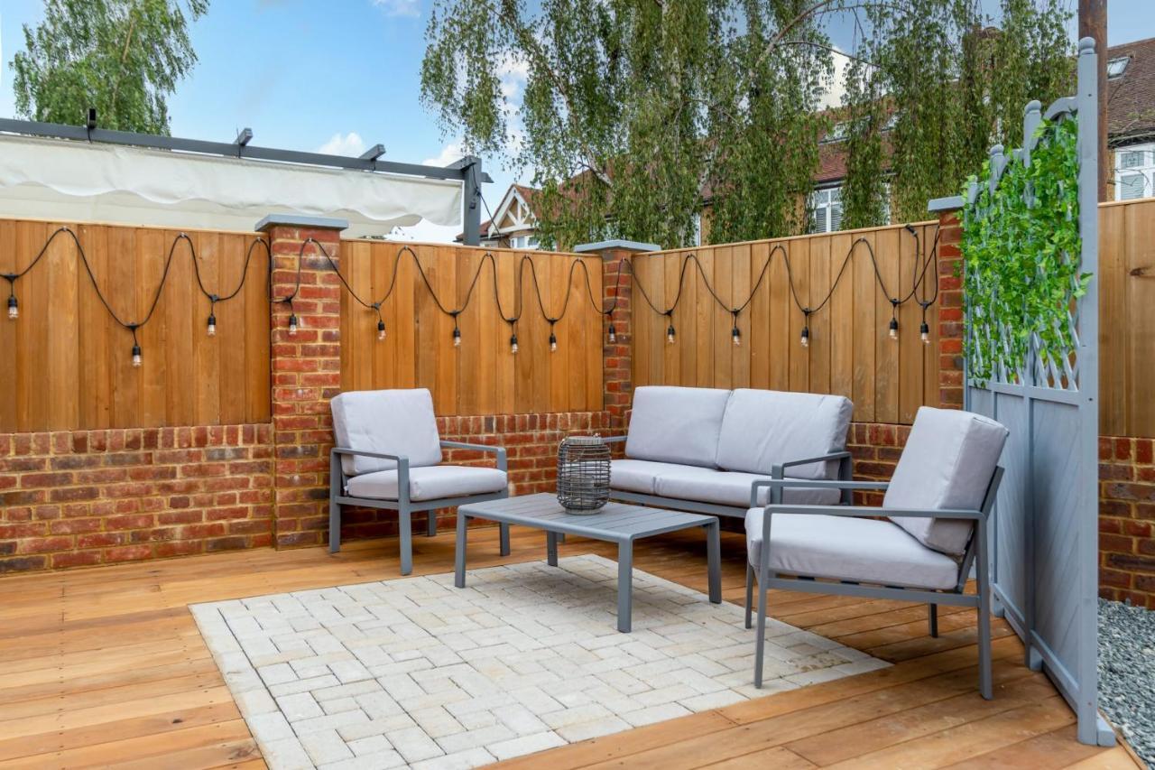 Guestready - Unique Near Wimbledon With Gorgeous Deck And Parking Vakantiehuis Londen