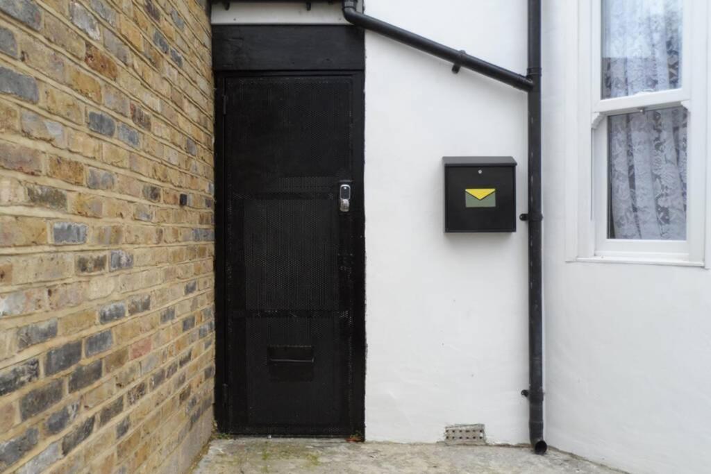Bubblesbnb- Lovely 1 Bedroom Studio Flat Apartment London