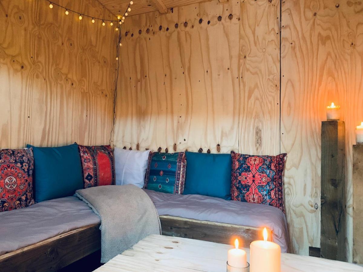 35 Mins To London. 3 Bedrooms. 2 Bathrooms With Garden *