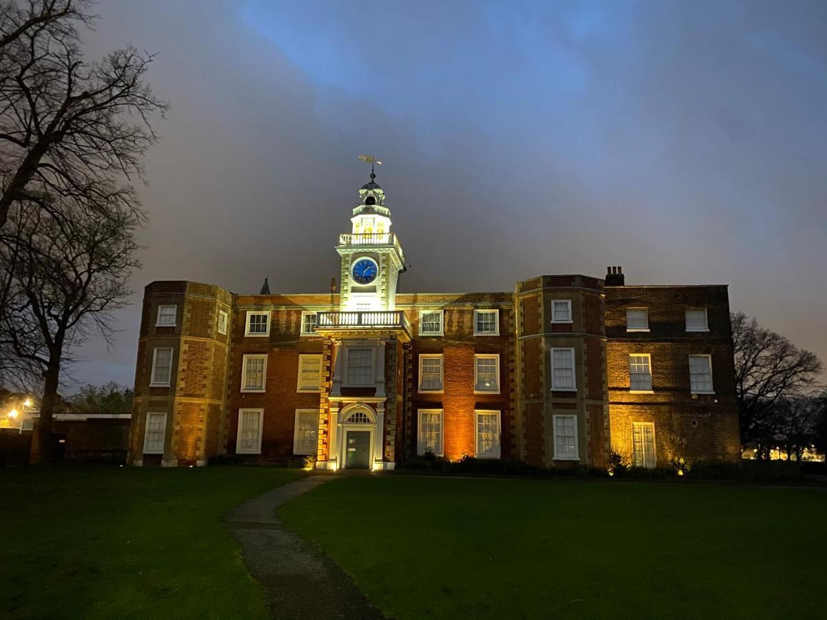 Vakantiehuis 35 Mins To London. 3 Bedrooms. 2 Bathrooms With Garden