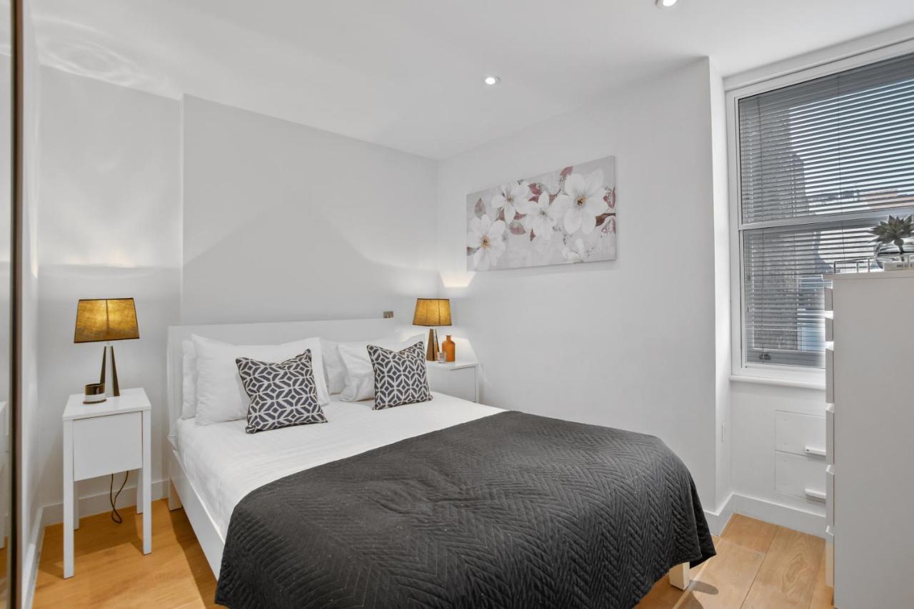 Apartment Berwick Street by Q Apartments London