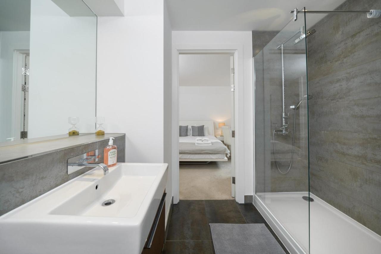 New! Luxury! 2Bedr/3 Beds/2,5Bath! Covent Garden ! London