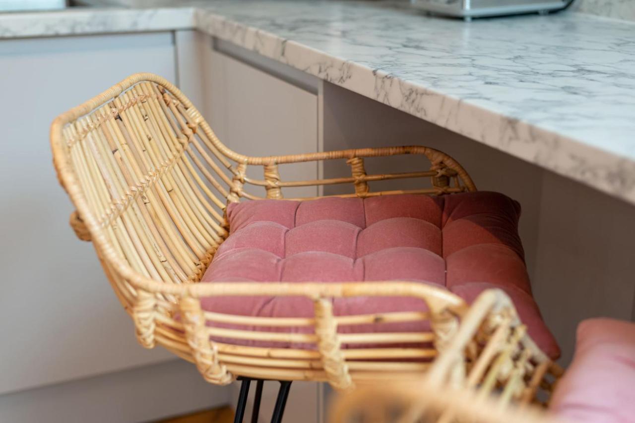 Guestready - Unique Near Wimbledon With Gorgeous Deck And Parking Londen