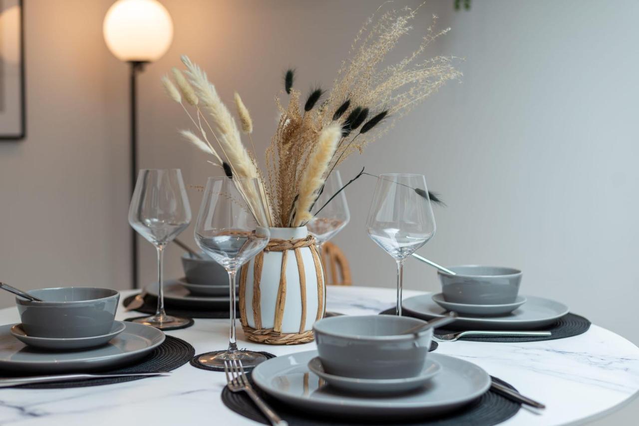 Guestready - Unique Near Wimbledon With Gorgeous Deck And Parking Vakantiehuis Londen