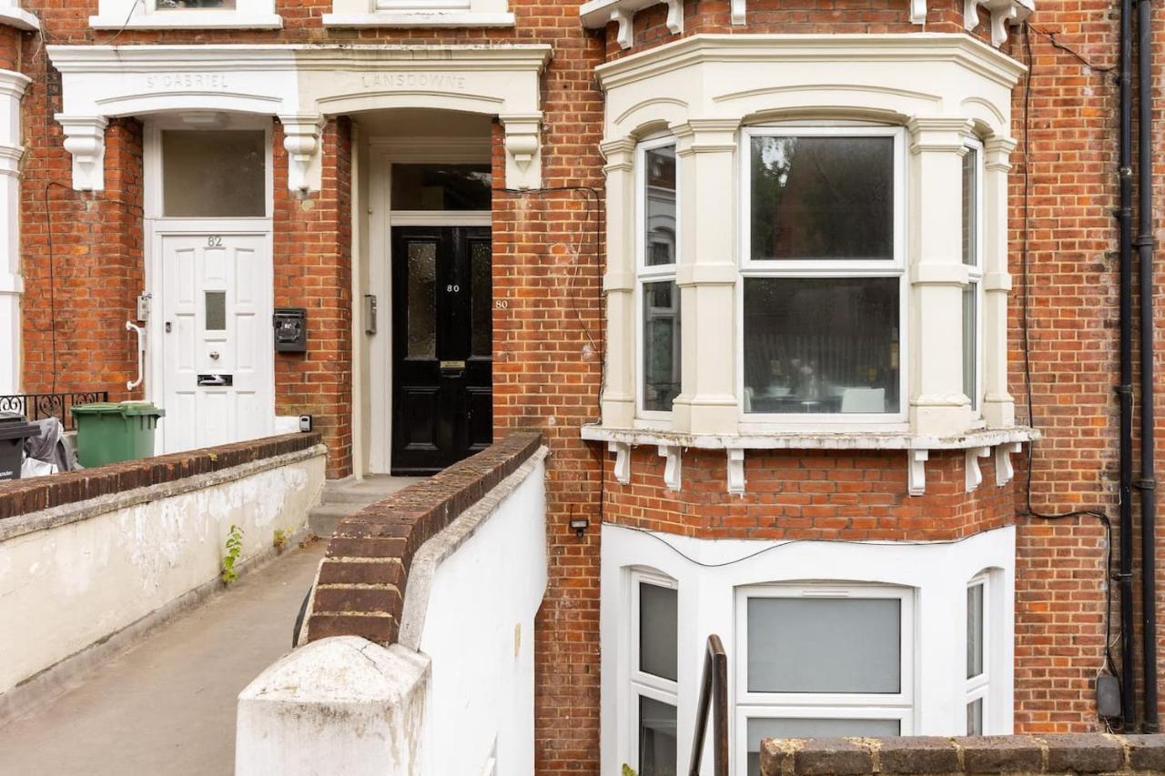 Lovely 2 Bedroom In West Hampstead, Londen