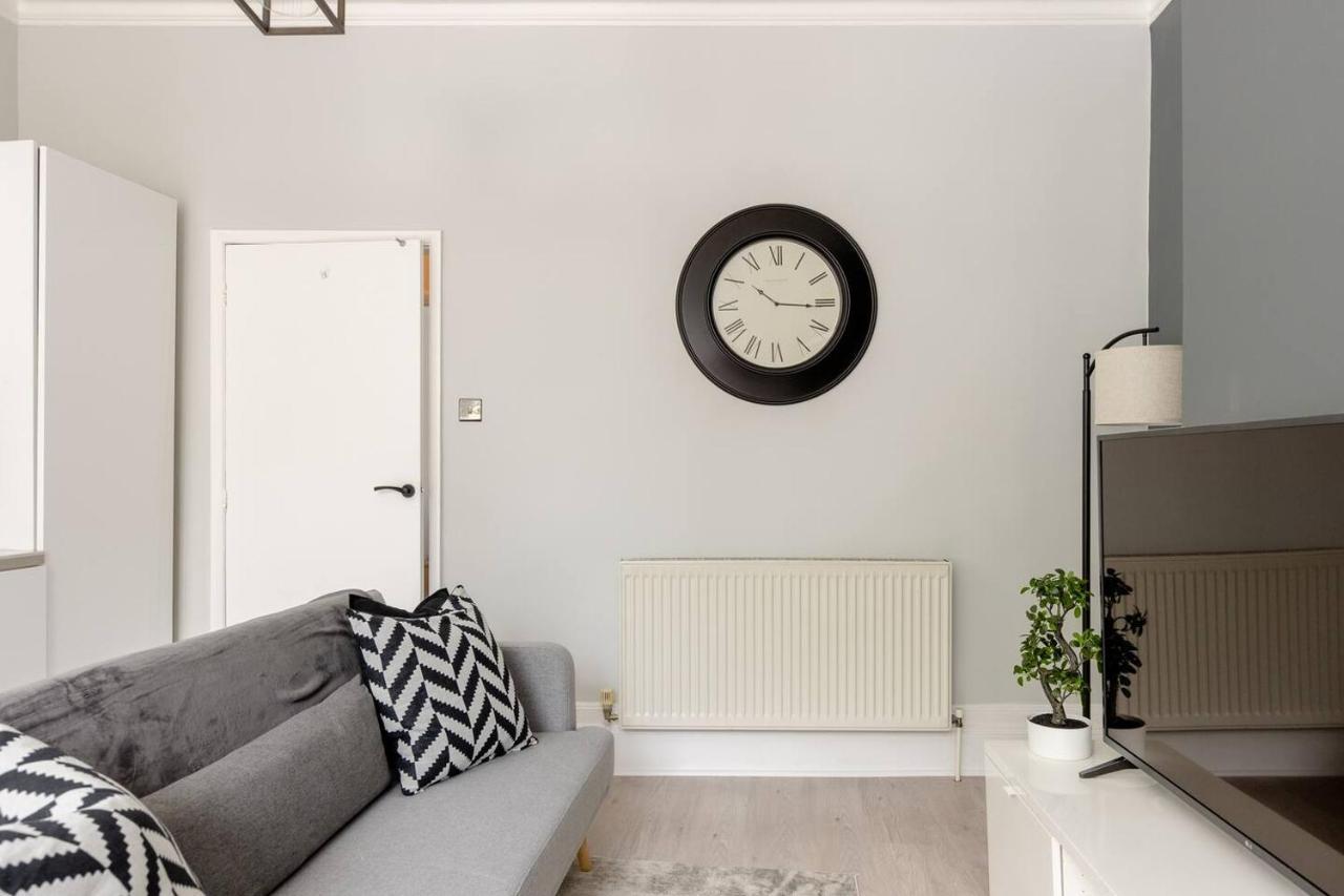 Lovely 2 Bedroom In West Hampstead, Londen