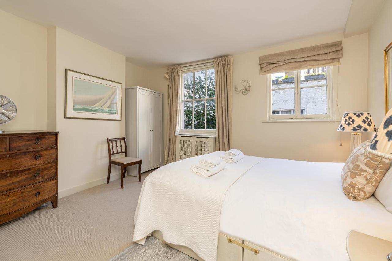 Joivy Striking Flat Near Buckingham Palace London