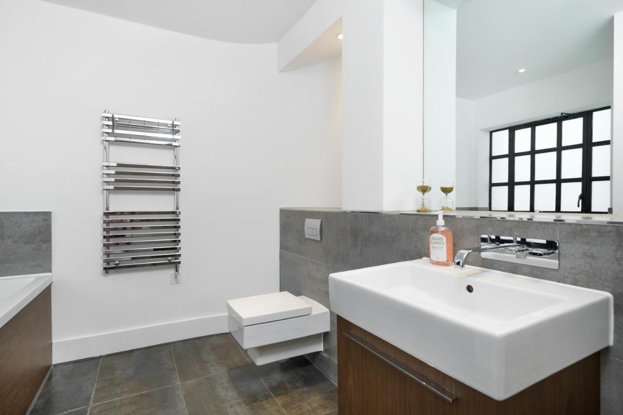 New! Luxury! 2Bedr/3 Beds/2,5Bath! Covent Garden ! Apartment *