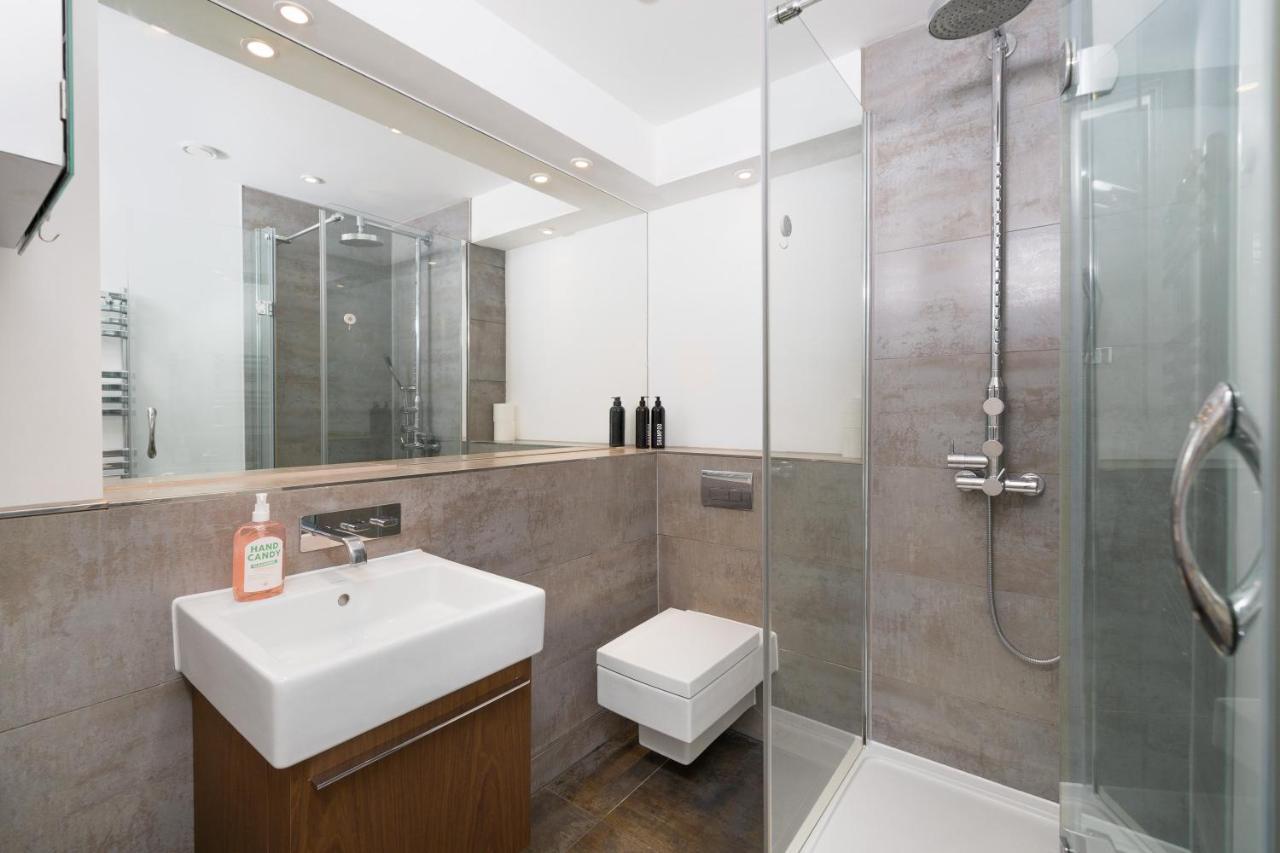 Apartment New! Luxury! 2Bedr/3 Beds/2,5Bath! Covent Garden ! London
