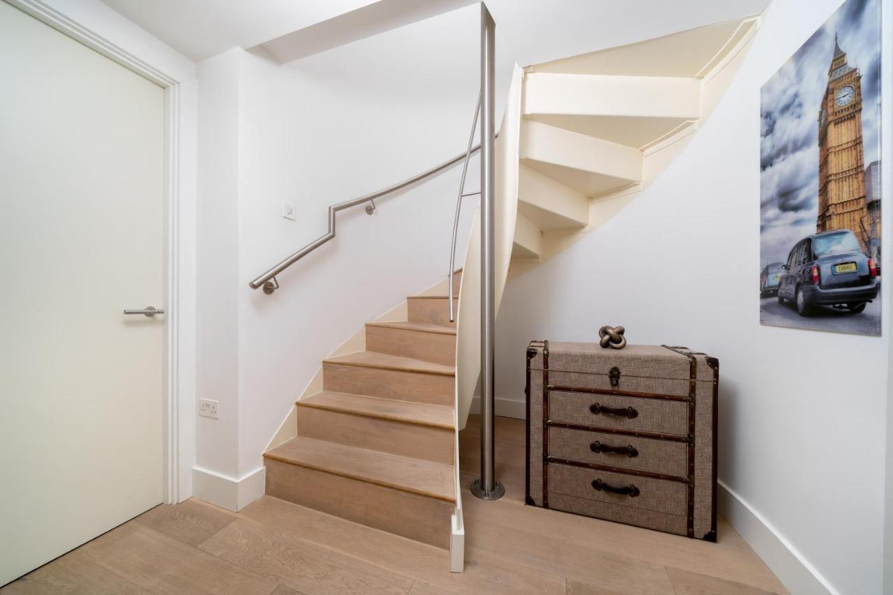 Duplex 2 Bedr, 3 Beds, 2,5 Bath Trafalgar Square Apartment