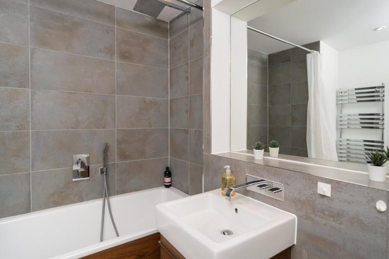 Duplex 2 Bedr, 3 Beds, 2,5 Bath Trafalgar Square Apartment