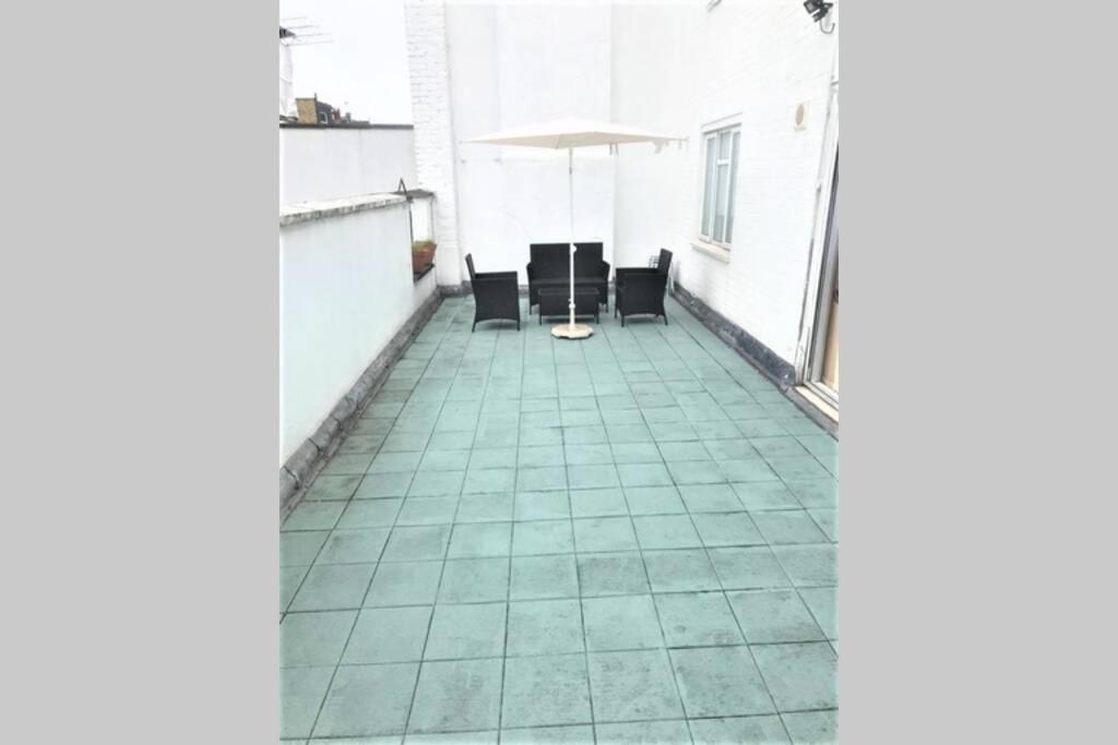 Stunning Lovely 3- Bedroom Fulham With Roof Terraces Appartement Londen