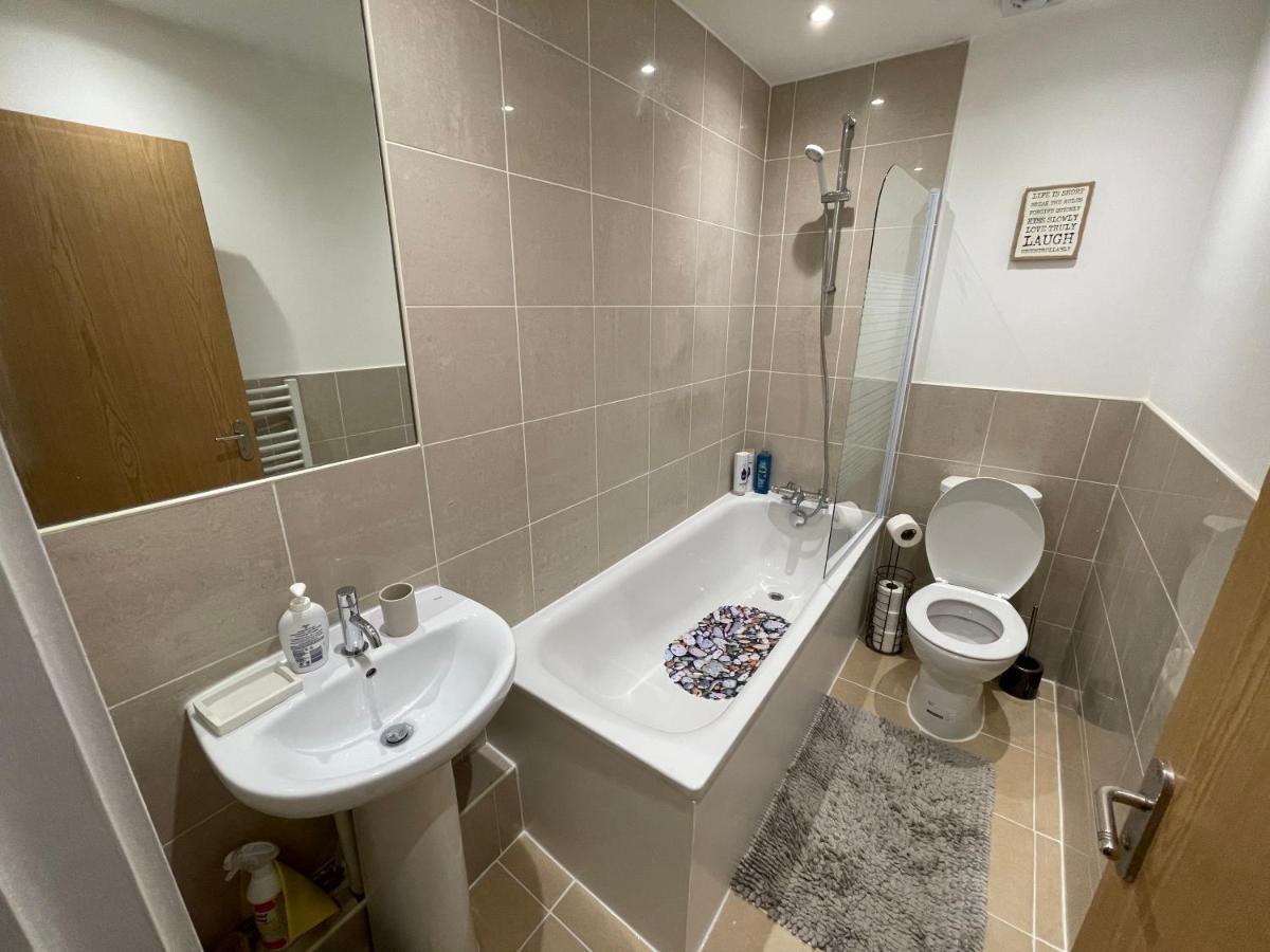 Bermondsey Apartment *