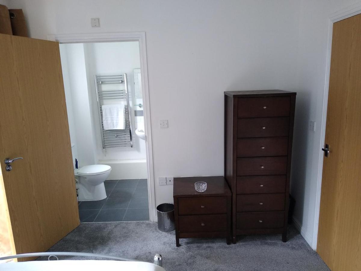 Stylish Private Double W/ensuite Homestay London