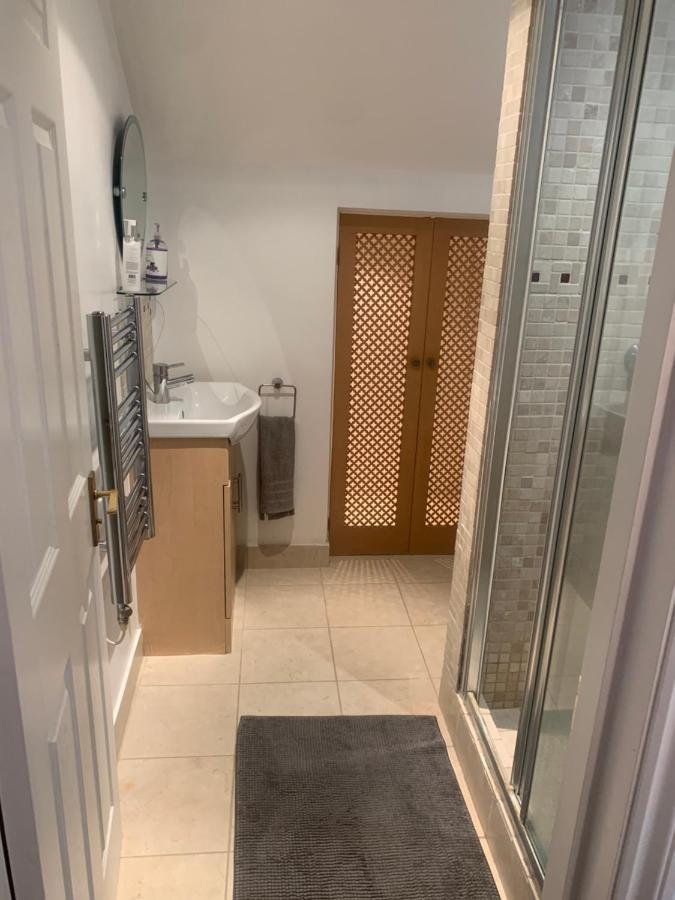 Cozy 1 Bedroom Basement Flat Leilighet *