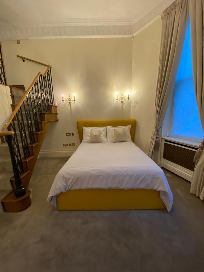Kll Management- Hydepark Place Apartment London