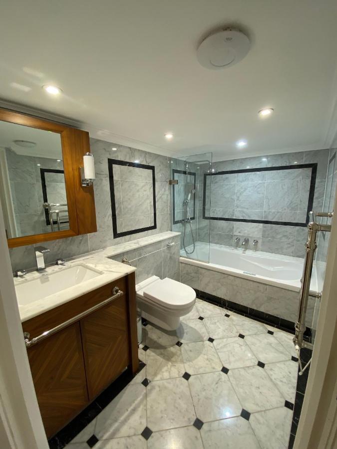 Kll Management- Hydepark Place *