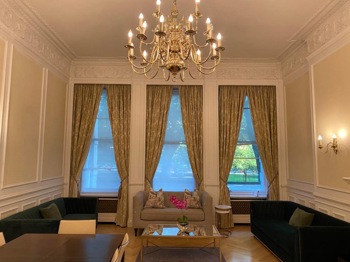 Kll Management- Hydepark Place * London