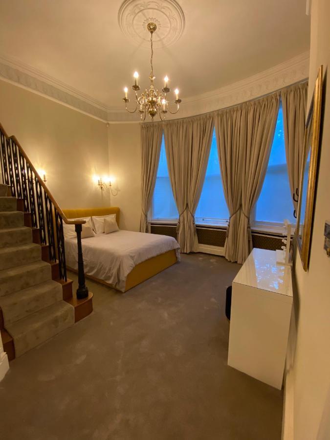 Kll Management- Hydepark Place Apartment