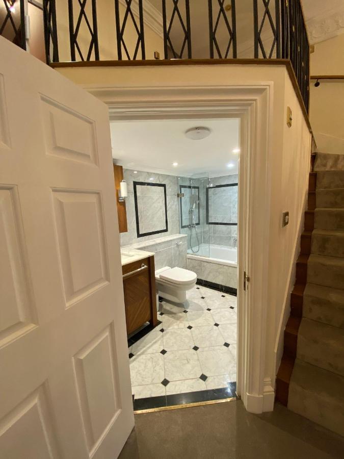 Kll Management- Hydepark Place * London