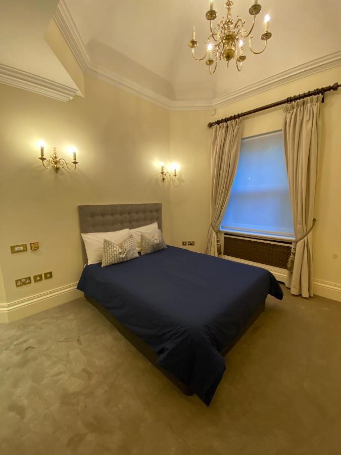 Kll Management- Hydepark Place Apartment London