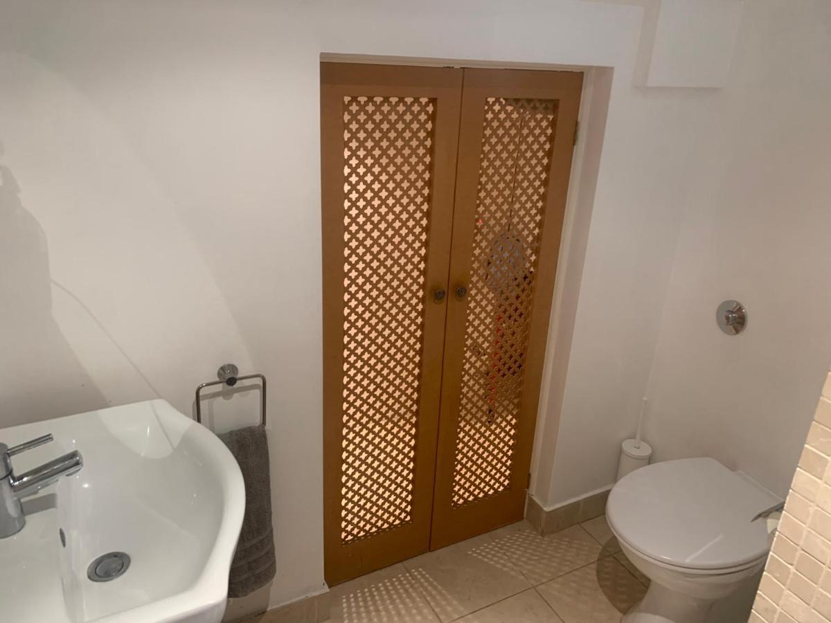 Cozy 1 Bedroom Basement Flat