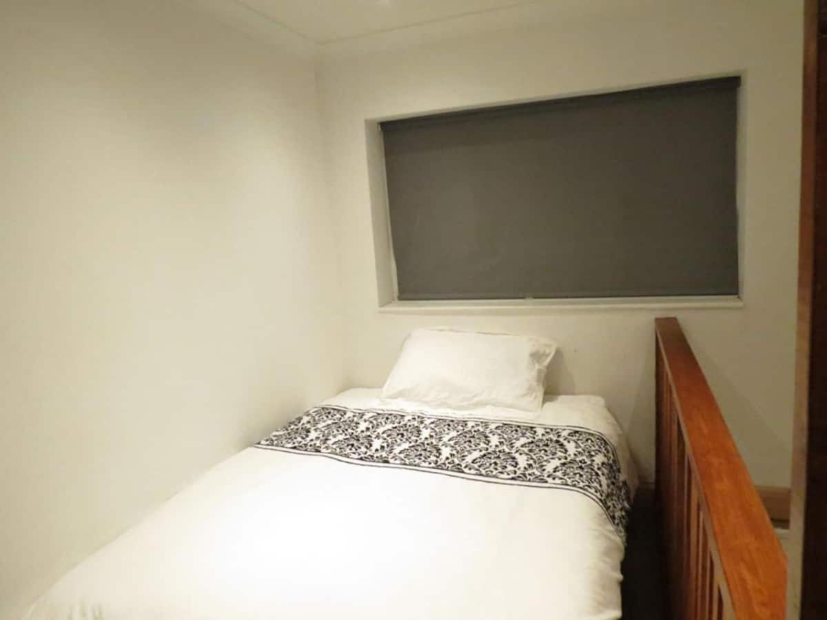 Modern Split Level Flat In Croydon Londen