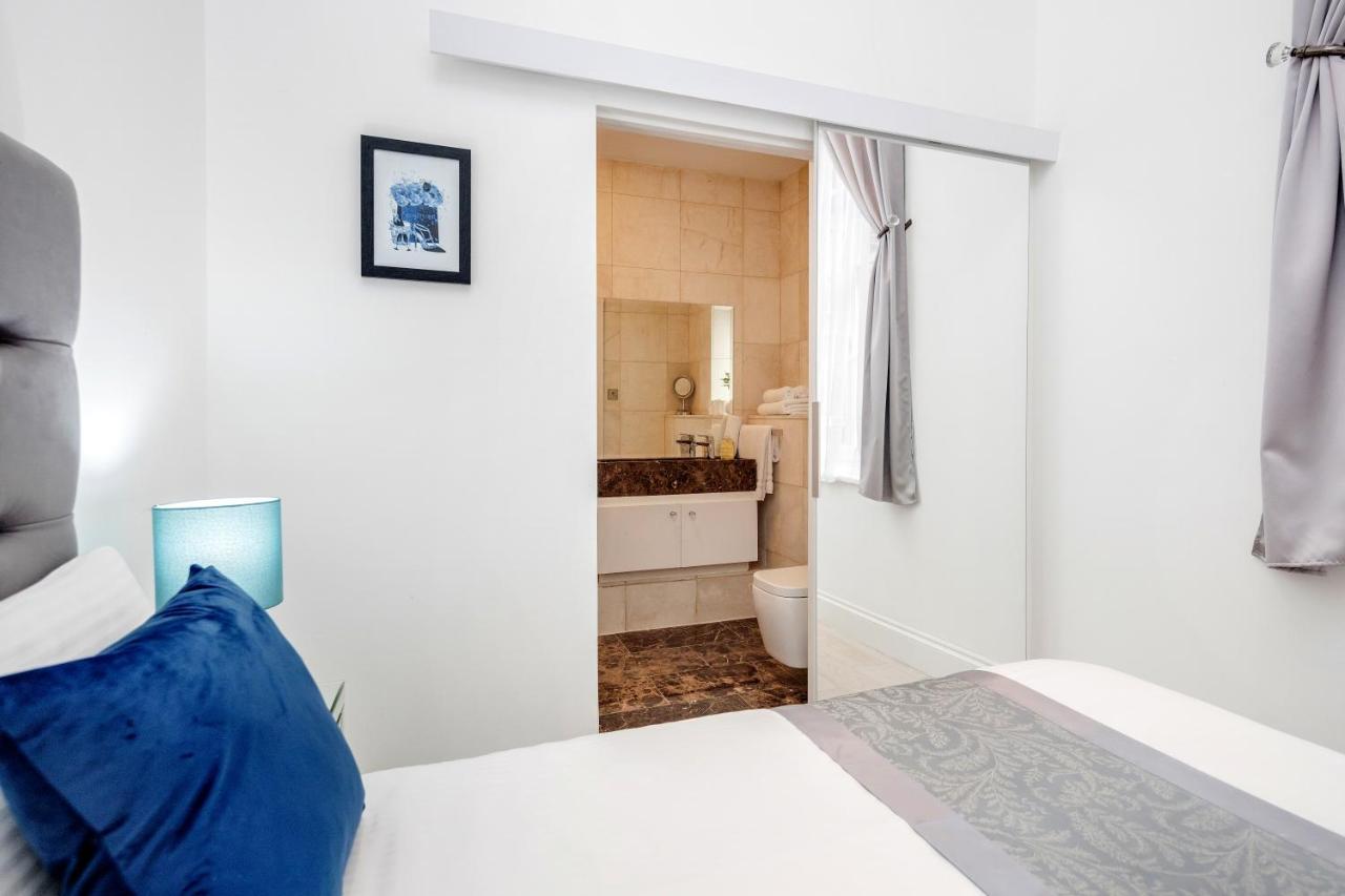 Oxford Street 2 Bed * Londen