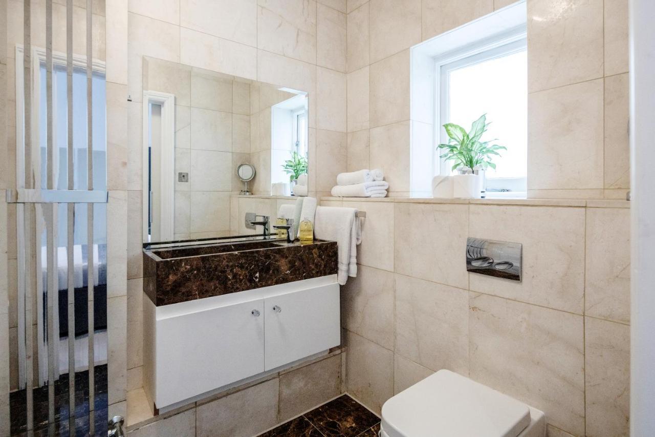 Oxford Street 2 Bed * Londen