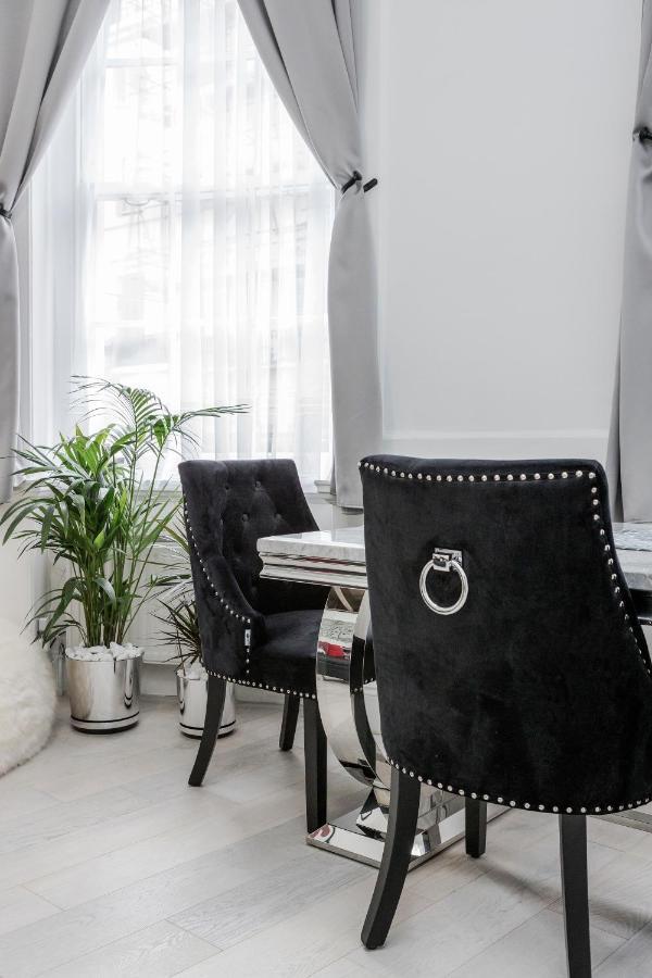 Oxford Street 2 Bed * Londen