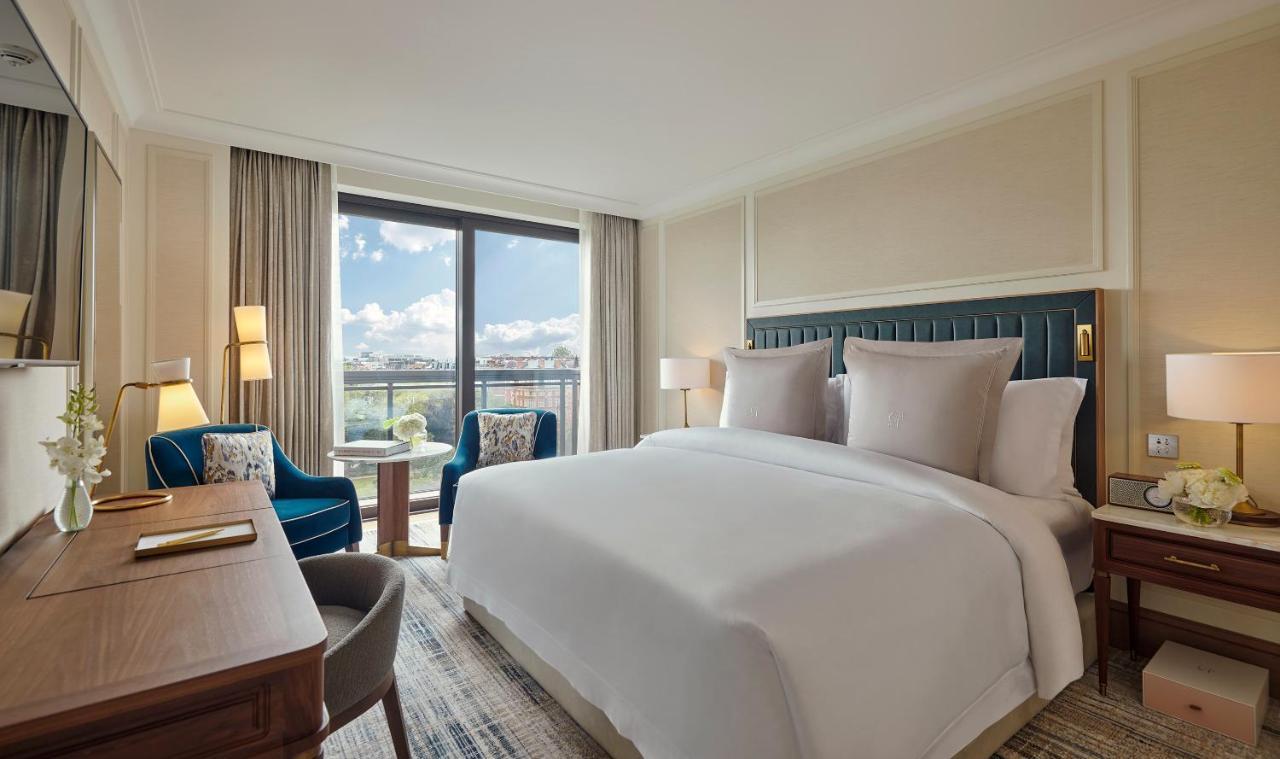 Jumeirah Carlton Tower Hotel