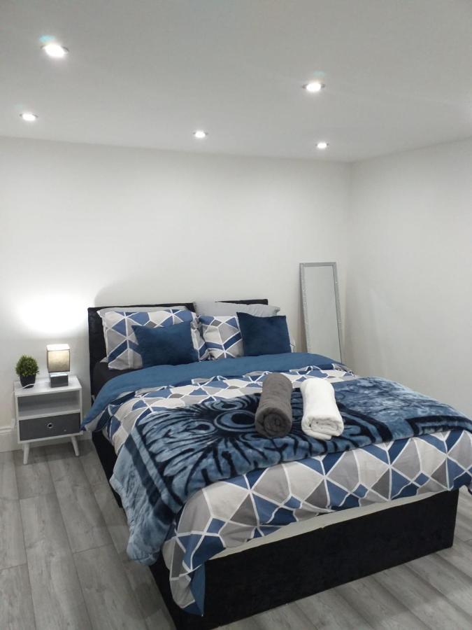 Den & Short Lets Greenwich - 3 Bed House Apartment *