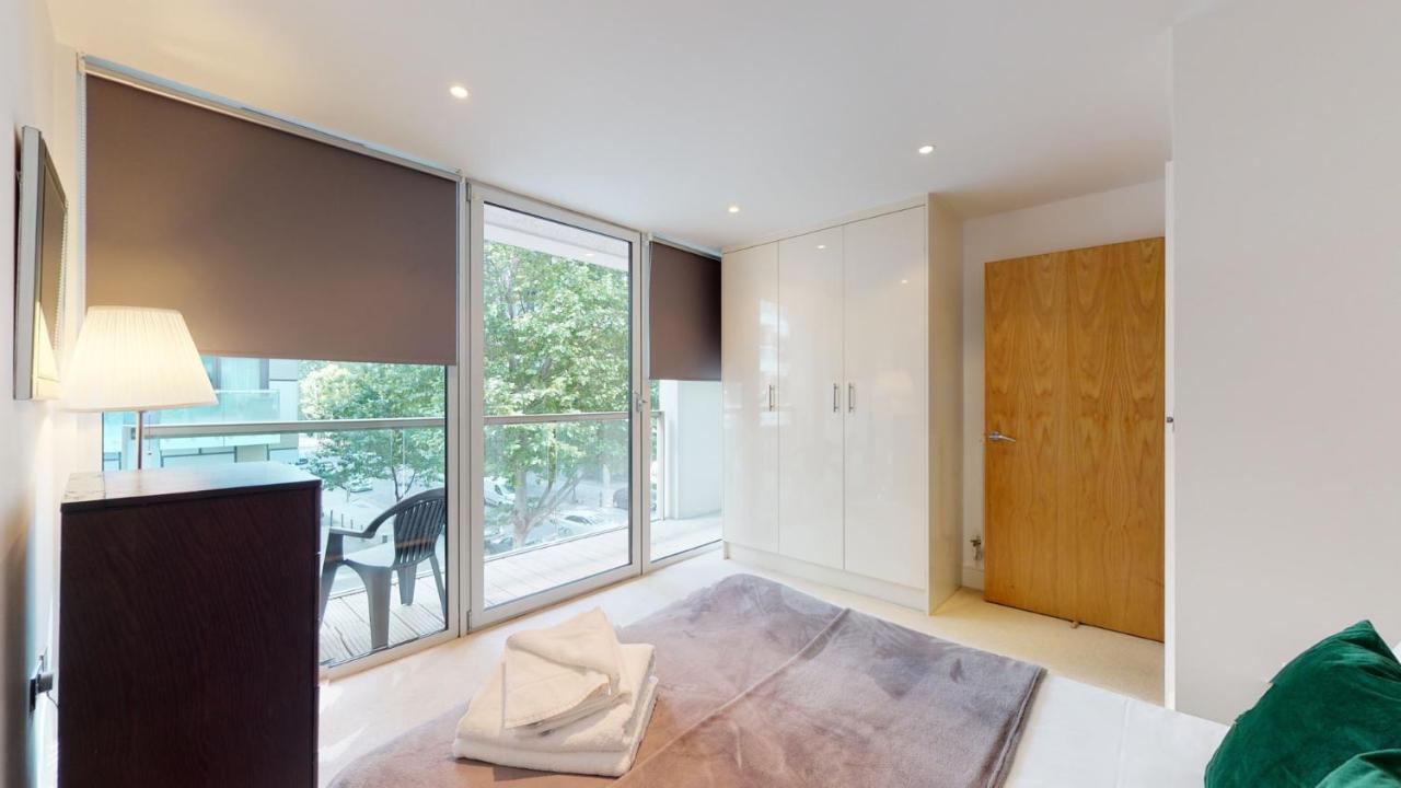 Apartment Lanterns Way At Canary Wharf By Mysquare *