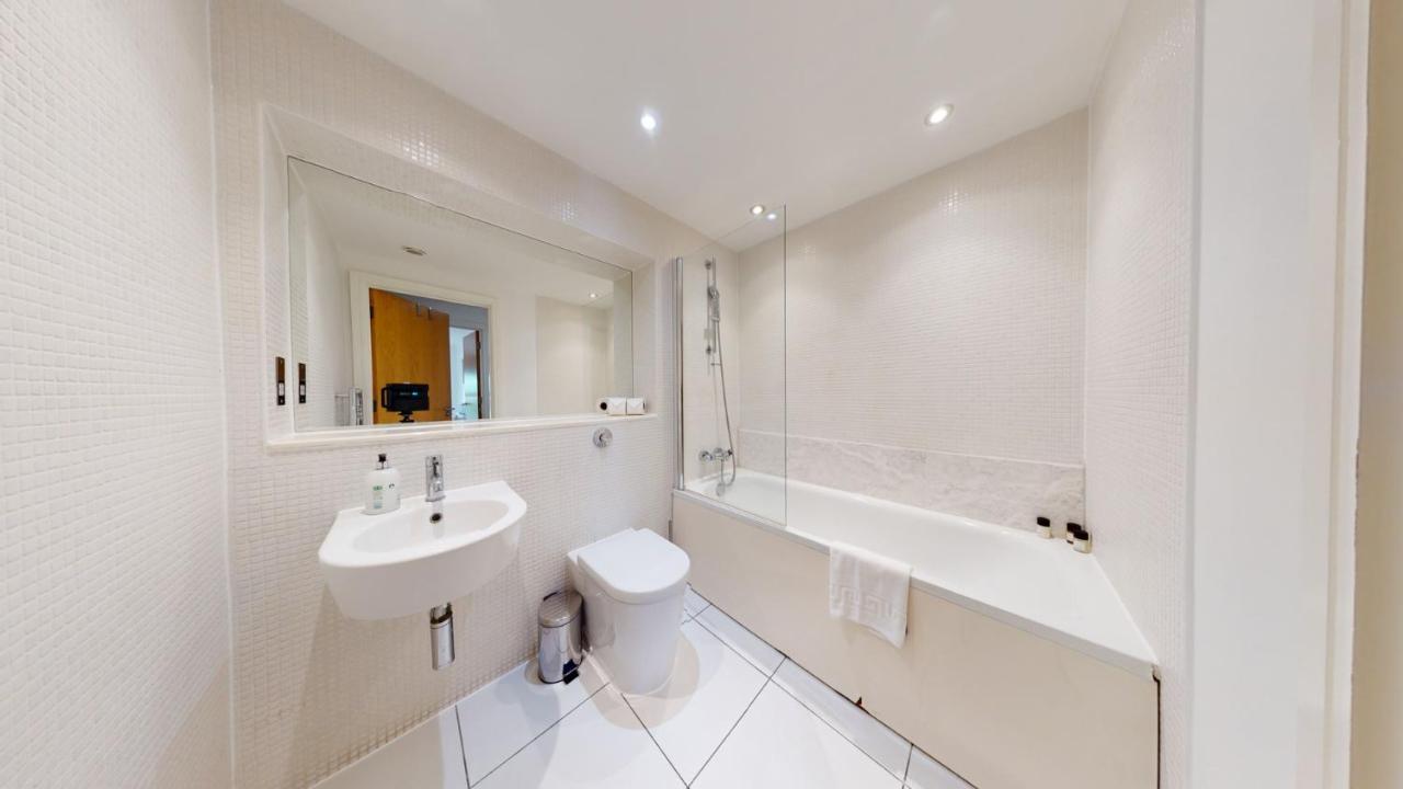Lanterns Way At Canary Wharf By Mysquare Apartment London
