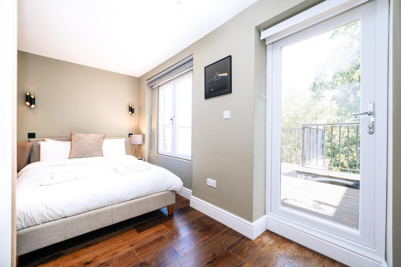 The Knaresborough By Nestor 3* London